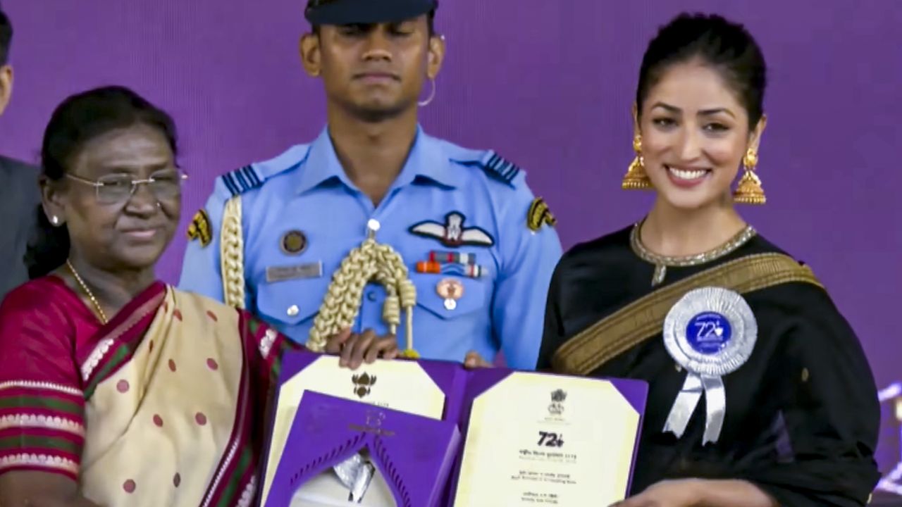 yami gautam wins 72th national awards