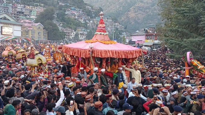 भगवन रघुनाथ की भव्य शोभायात्रा का विहंगम नज़ारा, Photo Credit-Khabargaon