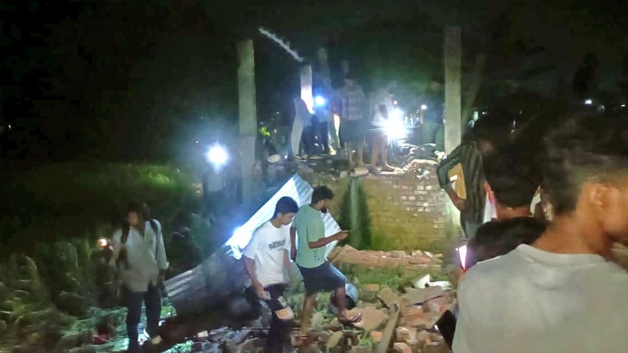 Blast ayodhya house । Photo Credit: X/@Benarasiyaa