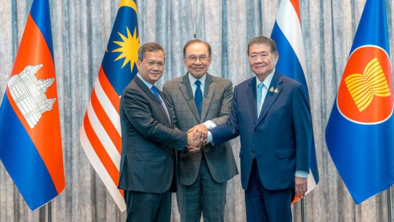 कंबोडिया, थाईलैंड और मलेशिया के प्रधानमंत्री । Photo Credit: X/@peacepalace_kh