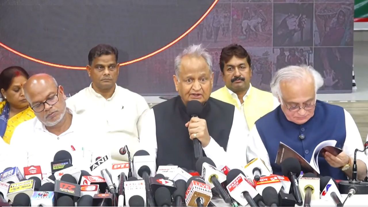 congress issued chargesheet against nitish kumar 