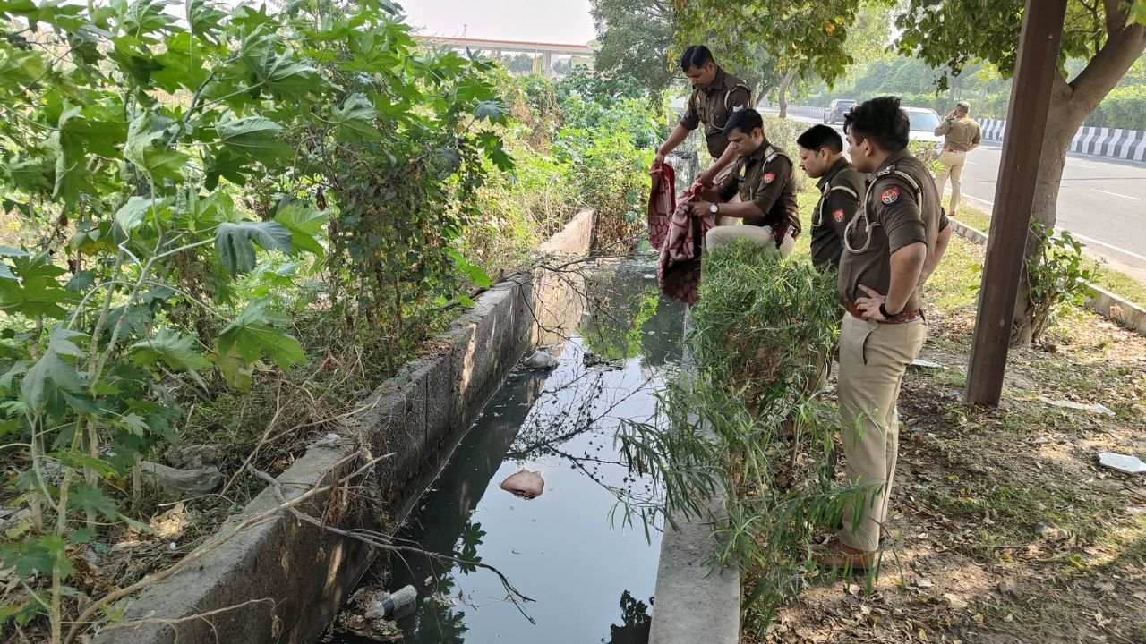 dead body found in noida । Photo Credit: X/@himanshu_kanpur