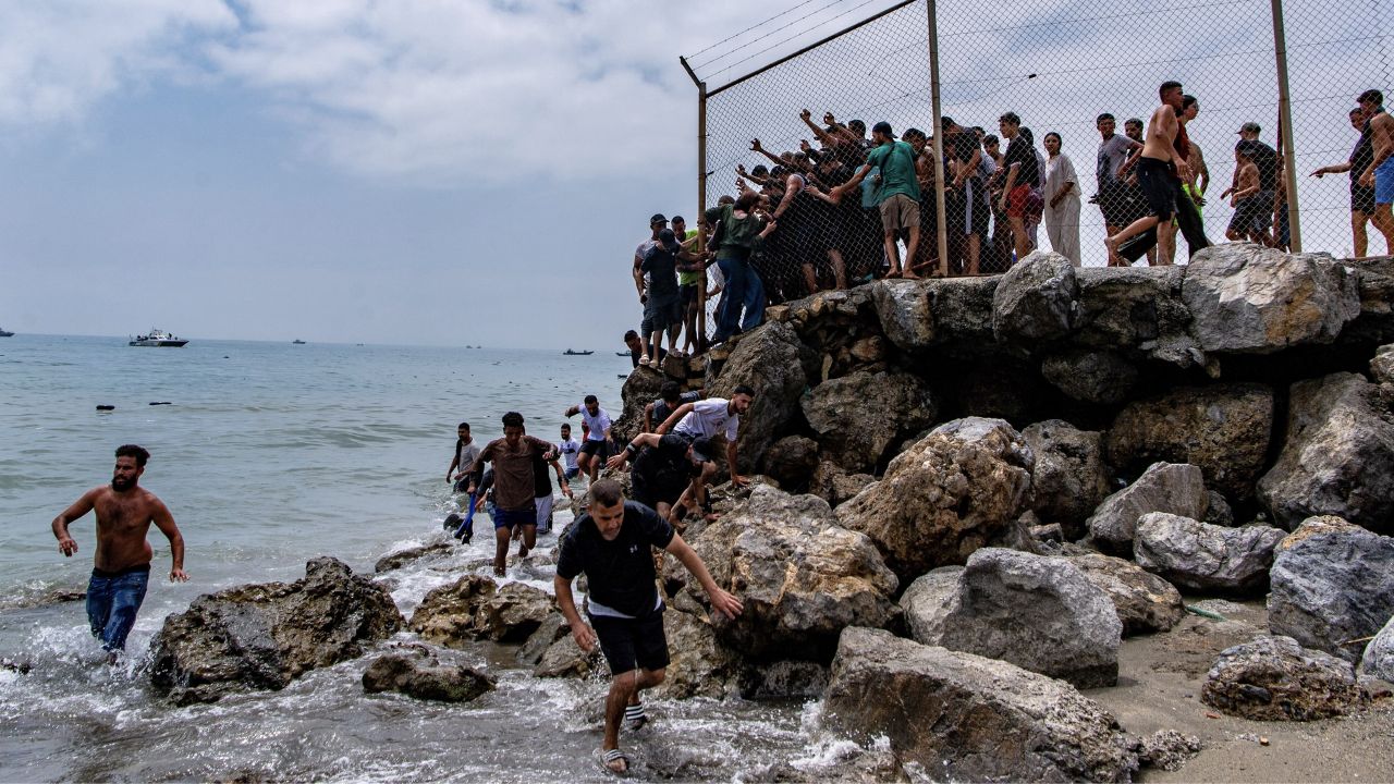 migrants entering ceuta