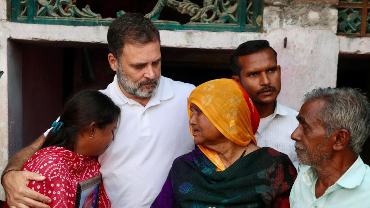 rahul gandhi meets hariom valmiki family